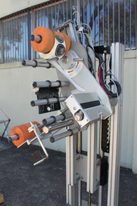 Tronics 高架贴标机