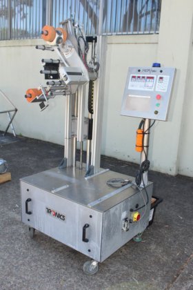 Tronics 高架贴标机