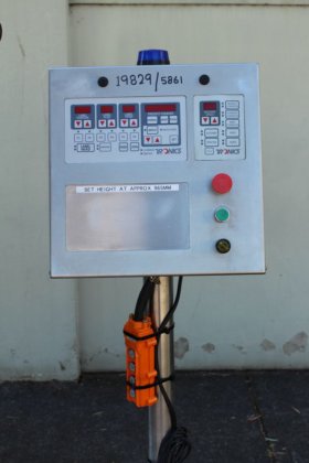 Tronics 高架贴标机