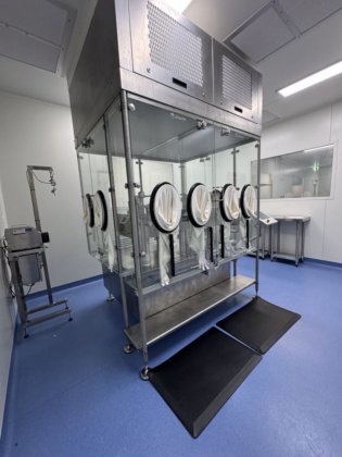 Dara 層流式IVバッグの半自動充填・閉鎖システム