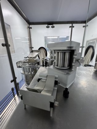 Dara 半自动层流式静脉输液袋灌装和封口机