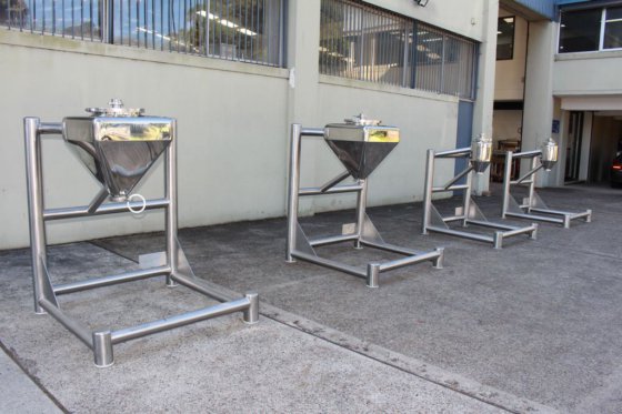 带支架的 GEA 不锈钢料斗