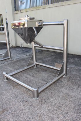 带支架的 GEA 不锈钢料斗