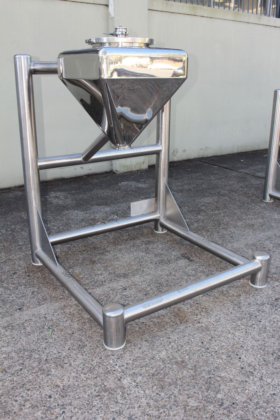 带支架的 GEA 不锈钢料斗