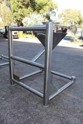 带支架的 GEA 不锈钢料斗