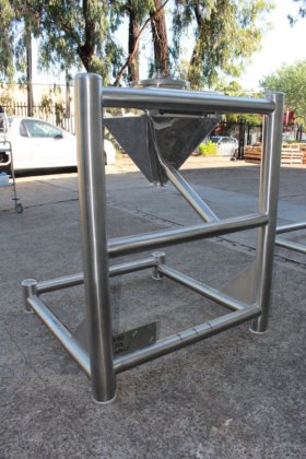 带支架的 GEA 不锈钢料斗