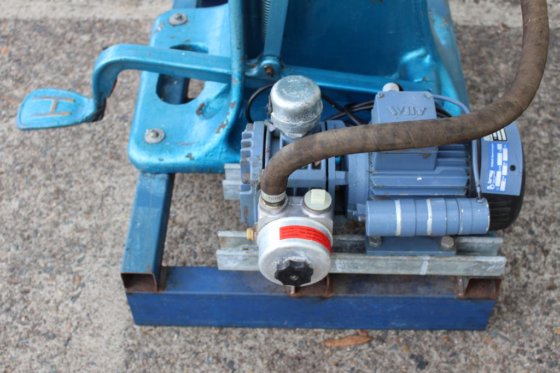 John Heine 真空罐封罐机