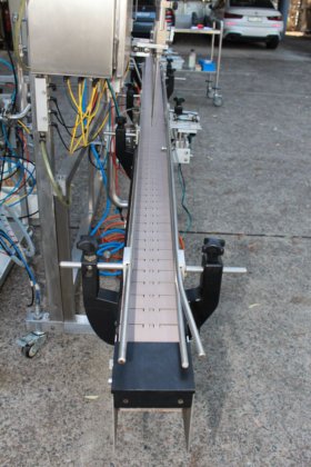 コンベアシステム付きピストンフィラー