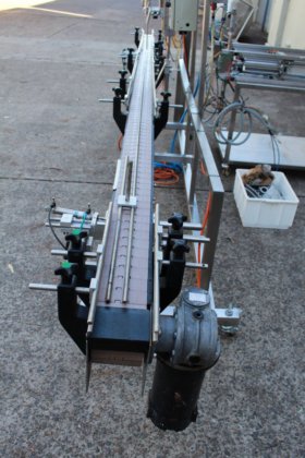 コンベアシステム付きピストンフィラー