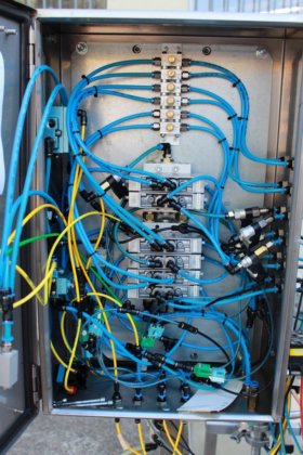 コンベアシステム付きピストンフィラー