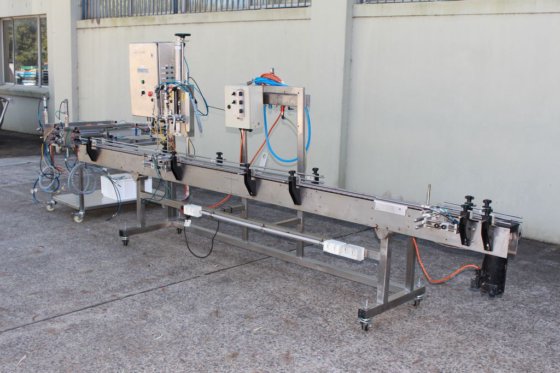 コンベアシステム付きピストンフィラー