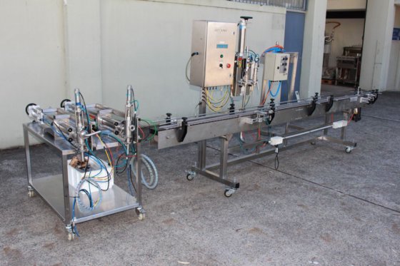 コンベアシステム付きピストンフィラー