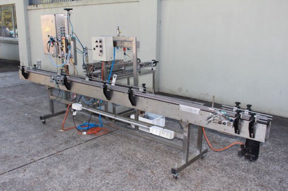 Kolbenfüller mit Fördersystem