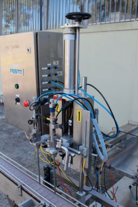 コンベアシステム付きピストンフィラー