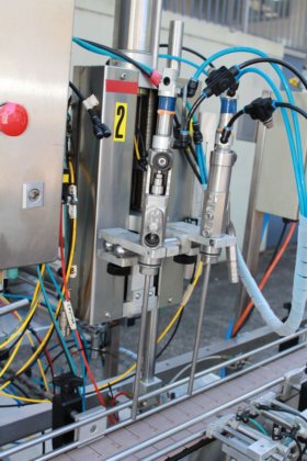 コンベアシステム付きピストンフィラー