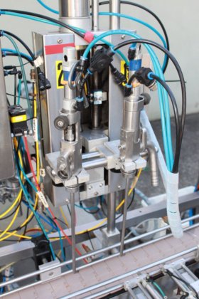 コンベアシステム付きピストンフィラー