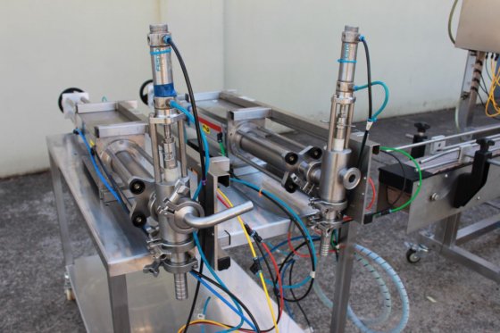 Kolbenfüller mit Fördersystem