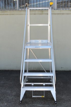 ベイリープラットフォームラダー