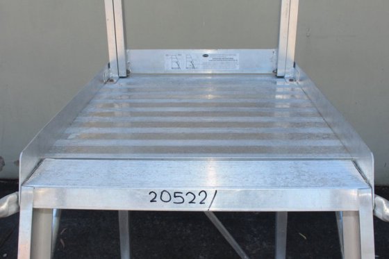 ベイリープラットフォームラダー