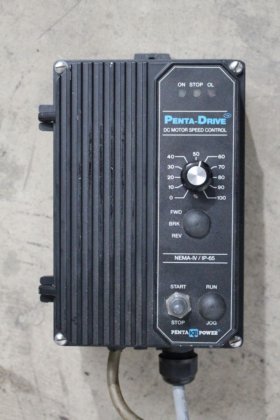 不锈钢框架内的带式提升机