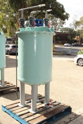 带螺带式搅拌器的玻璃纤维罐