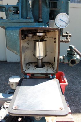 John Heine 真空罐封罐机