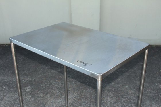ステンレス製テーブル
