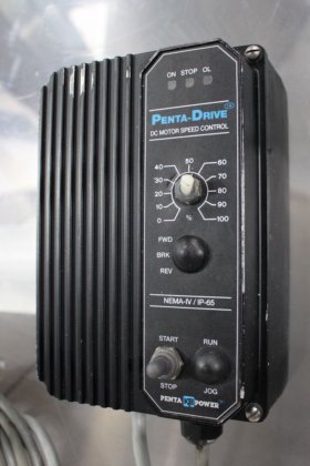 不锈钢框架内的带式提升机