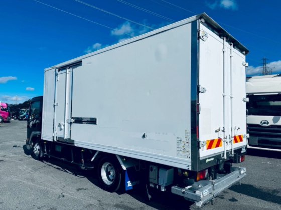 2015 いすゞ TRG-NPR85AN