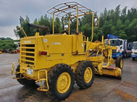 コマツ GD405A-2