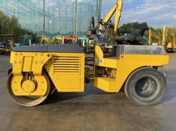 2006 コマツ JV40CW-5E0