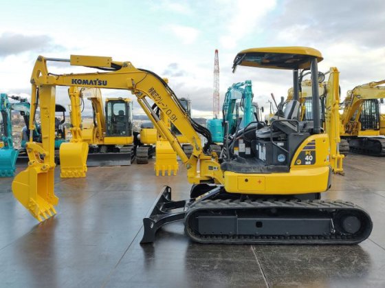 2009 コマツ PC40MR-3