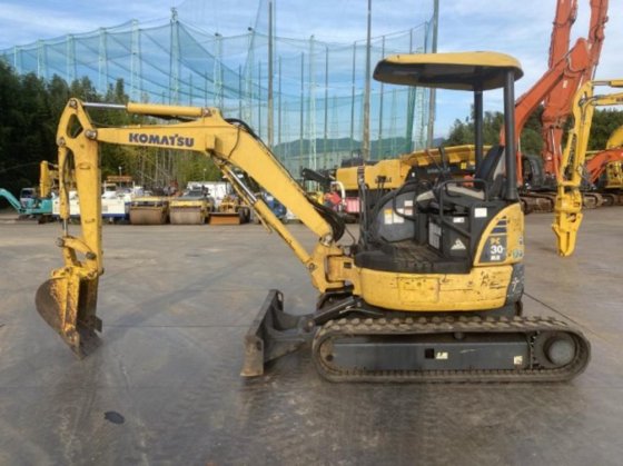 2010 コマツ PC30MR-3