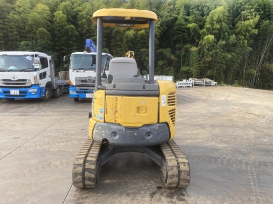 2010 コマツ PC30MR-3