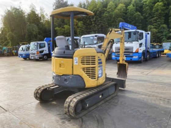 2010 コマツ PC30MR-3