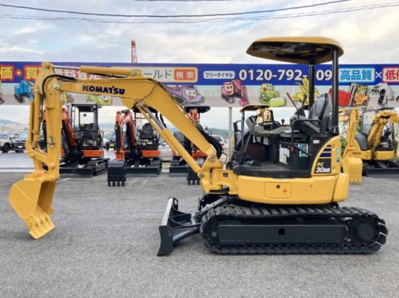 2016 コマツ PC30MR-5
