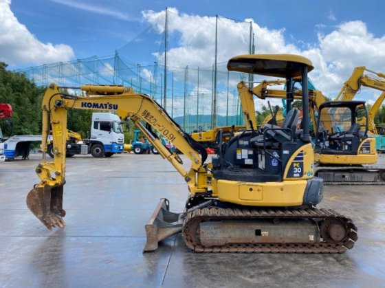 2015 コマツ PC30MR-3