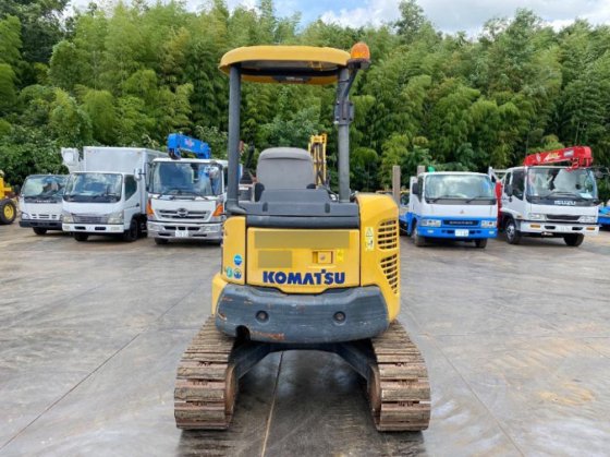 2015 コマツ PC30MR-3