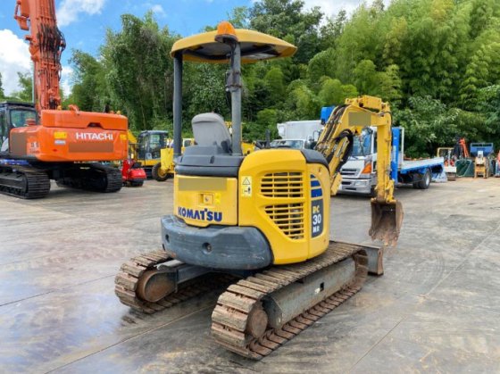 2015 コマツ PC30MR-3