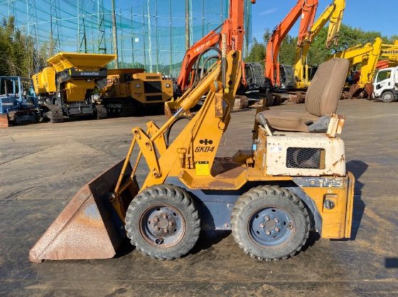 コマツ SK04