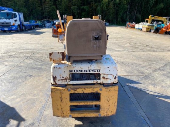 コマツ SK04