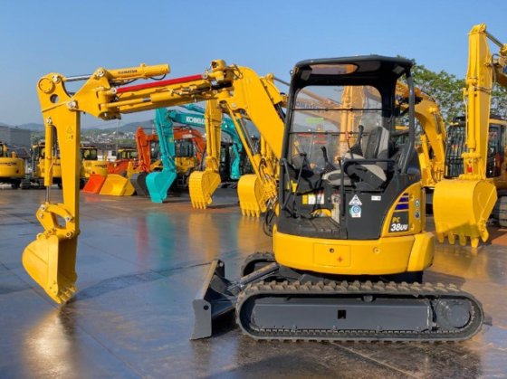 2017 コマツ PC38UU-6