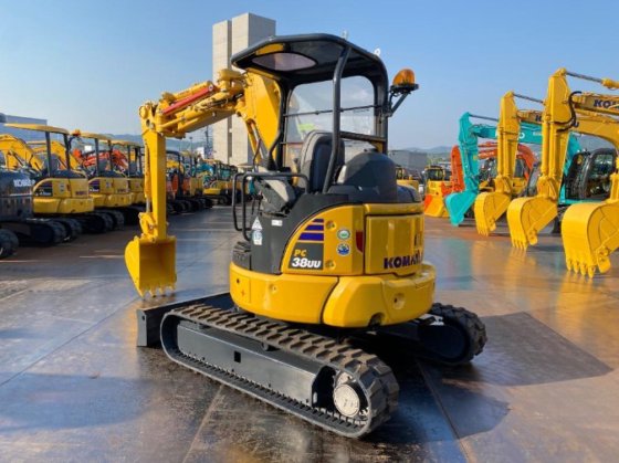 2017 コマツ PC38UU-6