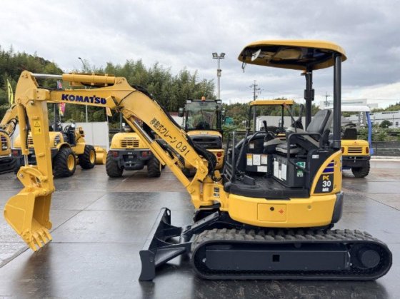 2012 コマツ PC30MR-3