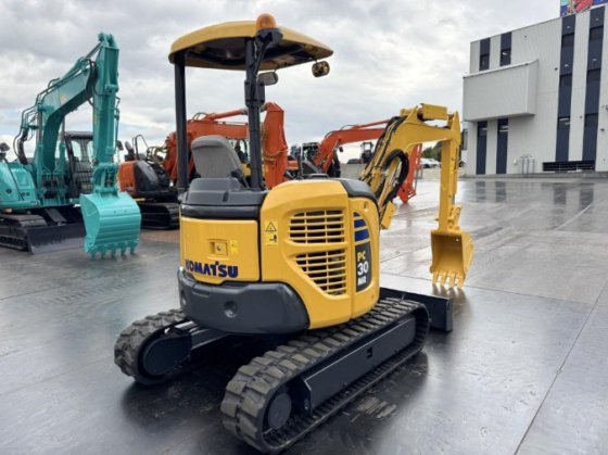 2012 コマツ PC30MR-3