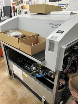 2010年製版用コンピュータ ハイデルベルグ・スープラセッターA52-A74