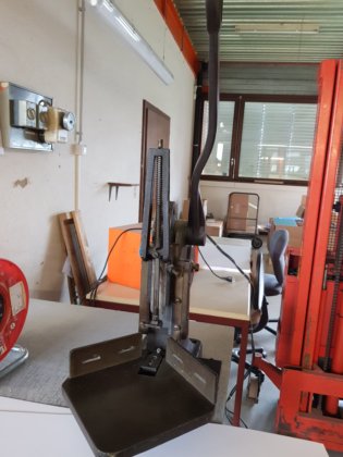Corner rounding machine