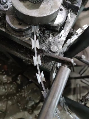 飞鸿刀片刺绳机