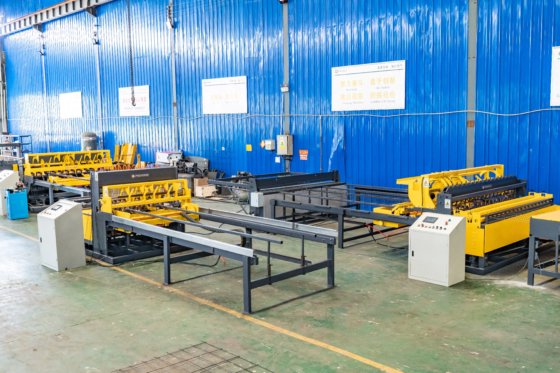 Feihong 3-6mm の自動金網の溶接機