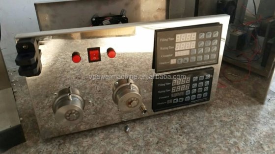 半自动双头高精度磁力泵灌装机，用于软饮料、香水、油、饮料、化妆品液体灌装